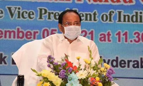 విద్యార్థుల ఉన్నతికి పాటు పడిన గురువులను మరవకూడదు : వెంకయ్య నాయుడు