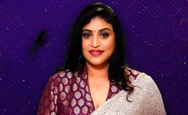 Bigg Boss umadevi : కుర్ర హీరోయిన్లకు పోటీ ఇస్తుందా? Bigg Boss umadevi : కుర్ర హీరోయిన్లకు పోటీ ఇస్తుందా?