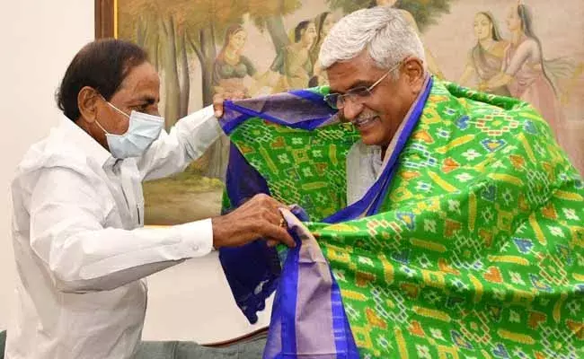 కేంద్ర జలశక్తి మంత్రి షెకావత్‌తో సీఎం కేసీఆర్‌ భేటీ..!