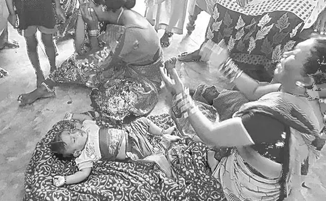 పాముకెందుకో అంత పగ.. పాపం పది నెలల పసి బాలుడుని.. పాముకెందుకో అంత పగ.. పాపం పది నెలల పసి బాలుడుని..