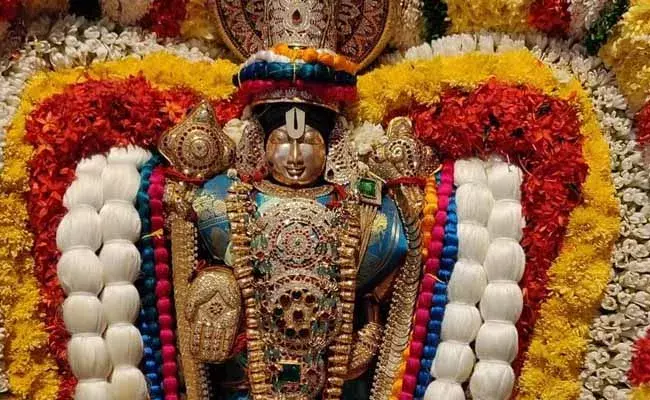 శ్రీవారి భక్తులకు శుభవార్త.. రేపట్నుంచి సర్వ దర్శనం టికెట్లు జారీ..! శ్రీవారి భక్తులకు శుభవార్త.. రేపట్నుంచి సర్వ దర్శనం టికెట్లు జారీ..!