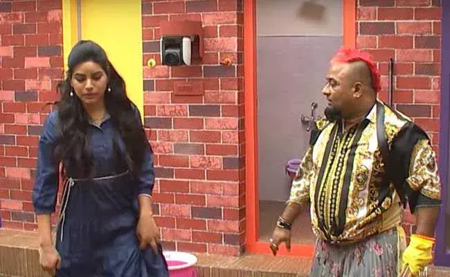 నీకు దమ్ముంటే మానస్ ముందు నాకు లైనేయ్.. లోబో షాక్...! నీకు దమ్ముంటే మానస్ ముందు నాకు లైనేయ్.. లోబో షాక్...!