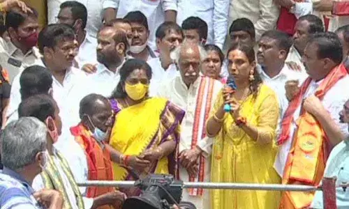 khairatabad ganesh : ఖైరతాబాద్ మహాగణపతికి గవర్నర్ తమిళసై తొలిపూజ..! khairatabad ganesh : ఖైరతాబాద్ మహాగణపతికి గవర్నర్ తమిళసై తొలిపూజ..!