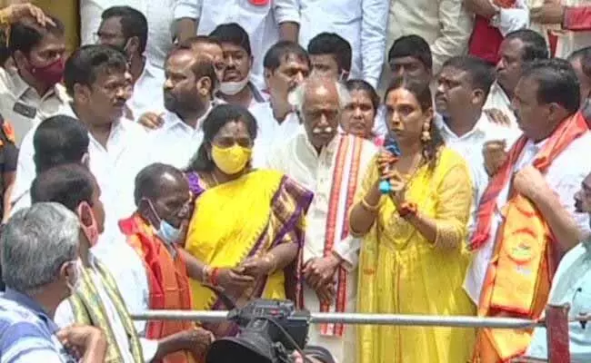khairatabad ganesh : ఖైరతాబాద్ మహాగణపతికి గవర్నర్ తమిళసై తొలిపూజ..! khairatabad ganesh : ఖైరతాబాద్ మహాగణపతికి గవర్నర్ తమిళసై తొలిపూజ..!