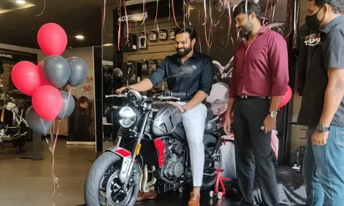 Sai Dharam Tej: సాయి ధరమ్ తేజ్ వాడిన బైక్ ఏంటి? ధర ఎంత? Sai Dharam Tej: సాయి ధరమ్ తేజ్ వాడిన బైక్ ఏంటి? ధర ఎంత?