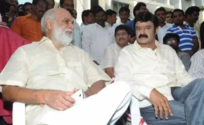 బాలకృష్ణతో ఏడు సినిమాలు... ఒక్క హిట్ కూడా ఇవ్వలేకపోయిన స్టార్ డైరెక్టర్...! బాలకృష్ణతో ఏడు సినిమాలు... ఒక్క హిట్ కూడా ఇవ్వలేకపోయిన స్టార్ డైరెక్టర్...!