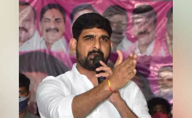 ఈటల రాజేందర్ వల్లే జమ్మికుంటలో వరద, బురద : కౌశిక్ రెడ్డి ఈటల రాజేందర్ వల్లే జమ్మికుంటలో వరద, బురద : కౌశిక్ రెడ్డి