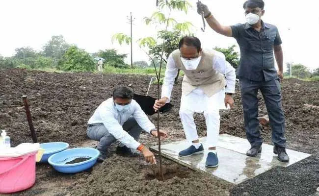 మధ్యప్రదేశ్ సీఎం శివరాజ్ సింగ్ పై ట్రోల్స్..!