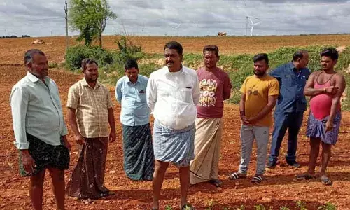 రైతుగా మారిన ఉరవకొండ ఎమ్మెల్యే పయ్యావుల కేశవ్..! రైతుగా మారిన ఉరవకొండ ఎమ్మెల్యే పయ్యావుల కేశవ్..!