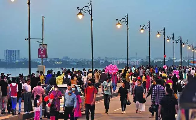 Tankband : సందడిగా మారిన హైదరాబాద్ ట్యాంక్బండ్ ..! Tankband : సందడిగా మారిన హైదరాబాద్ ట్యాంక్బండ్ ..!