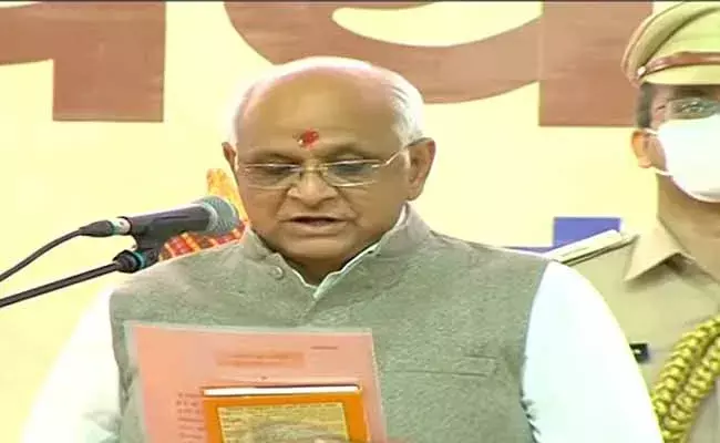 గుజరాత్ 17వ సీఎంగా భూపేంద్ర పటేల్ ప్రమాణస్వీకారం..! గుజరాత్ 17వ సీఎంగా భూపేంద్ర పటేల్ ప్రమాణస్వీకారం..!