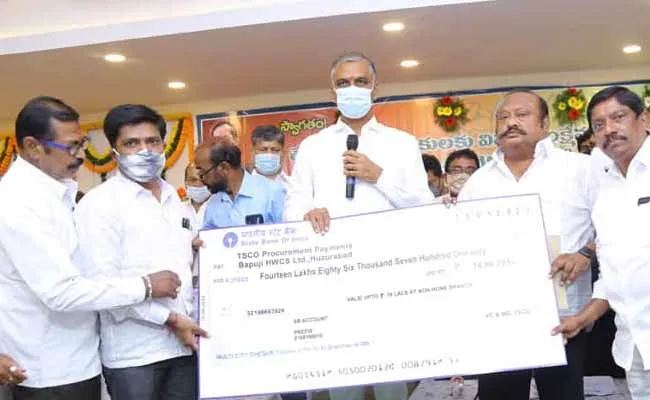 హుజురాబాద్లో హీటెక్కిస్తున్న ఎన్నికల ప్రచారం..! హుజురాబాద్లో హీటెక్కిస్తున్న ఎన్నికల ప్రచారం..!