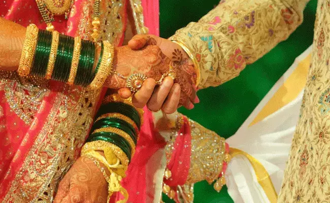 అరే బాబు.. మా దేశంలో అమ్మాయిలు దొరకట్లేదురా పెళ్లి చేసుకుందామంటే.. అరే బాబు.. మా దేశంలో అమ్మాయిలు దొరకట్లేదురా పెళ్లి చేసుకుందామంటే..