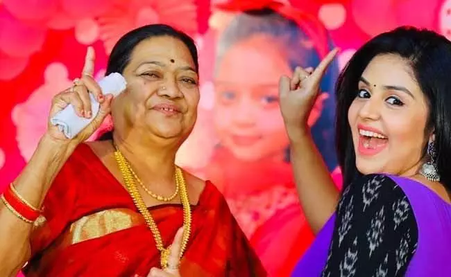 Anchor Sreemukhi : యాంకర్ శ్రీముఖి ఇంట విషాదం..! Anchor Sreemukhi : యాంకర్ శ్రీముఖి ఇంట విషాదం..!