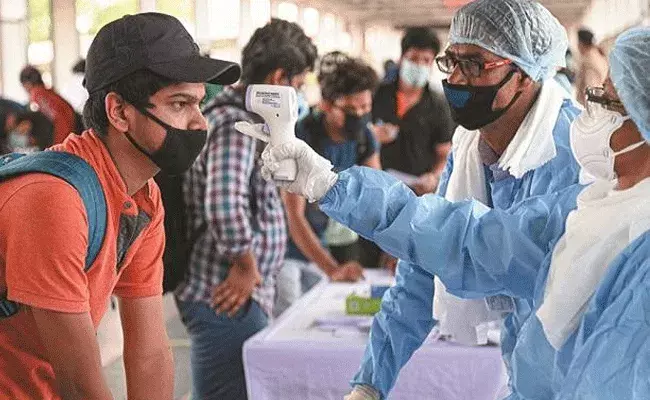 corona update: భయపెడుతున్న కరోనా.. మరో మూడు నెలలు జాగ్రత్తగా.. corona update: భయపెడుతున్న కరోనా.. మరో మూడు నెలలు జాగ్రత్తగా..