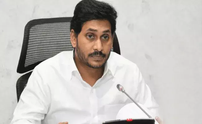 ఖజానా నింపుకునేందుకేనా ఈ ప్లాన్.. జగన్ ప్రభుత్వంపై ప్రతిపక్షాల విమర్శలు ఖజానా నింపుకునేందుకేనా ఈ ప్లాన్.. జగన్ ప్రభుత్వంపై ప్రతిపక్షాల విమర్శలు