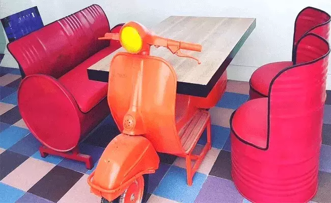 మెకానికల్ ఇంజనీర్.. యూట్యూబ్ చూసి పాత టైర్లు, డ్రమ్ములతో ఫర్నిచర్.. కోటి రూపాయల టర్నోవర్.. మెకానికల్ ఇంజనీర్.. యూట్యూబ్ చూసి పాత టైర్లు, డ్రమ్ములతో ఫర్నిచర్.. కోటి రూపాయల టర్నోవర్..