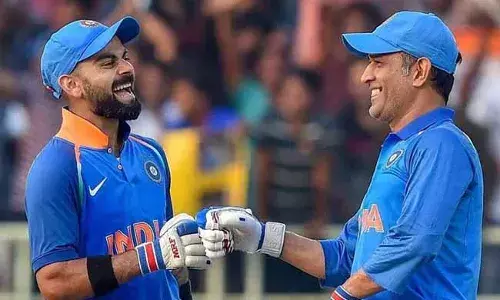 Virat Kohli vs Dhoni : అ ఒక్కటే తప్ప.. ధోనితో పోలిస్తే కోహ్లీనే బెటర్..! Virat Kohli vs Dhoni : అ ఒక్కటే తప్ప.. ధోనితో పోలిస్తే కోహ్లీనే బెటర్..!