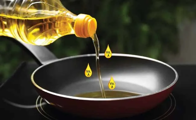 Oil Prices : తగ్గుముఖం పట్టిన వంటనూనెల ధరలు.. హోల్సేల్ మార్కెట్లో ధరలు ఇలా..! Oil Prices : తగ్గుముఖం పట్టిన వంటనూనెల ధరలు.. హోల్సేల్ మార్కెట్లో ధరలు ఇలా..!
