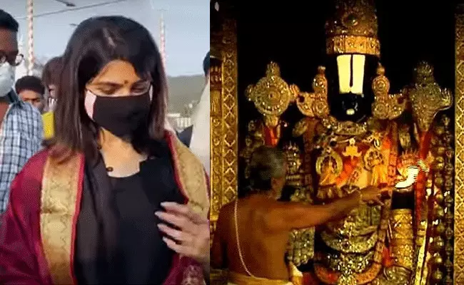 Samantha: తిరుమల శ్రీవారిని దర్శించుకున్న సమంత.. విలేఖరి అడిగిన ప్రశ్నతో.. Samantha: తిరుమల శ్రీవారిని దర్శించుకున్న సమంత.. విలేఖరి అడిగిన ప్రశ్నతో..
