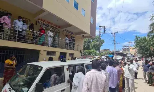 కడుపులో కాటన్ మరచిపోయి కుట్లు .. మహిళ మృతి..!