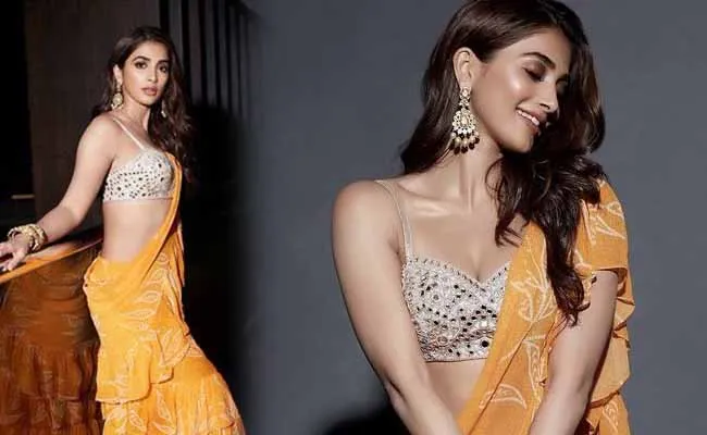 బుట్టబొమ్మ అందాలు.. ఫిదా అవ్వాల్సిందే..! బుట్టబొమ్మ అందాలు.. ఫిదా అవ్వాల్సిందే..!