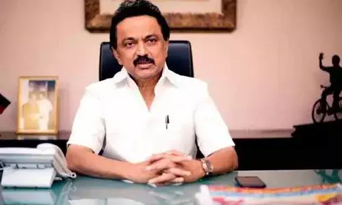 గత ముఖ్యమంత్రులకు విభిన్నంగా స్టాలిన్‌ తీరు..!