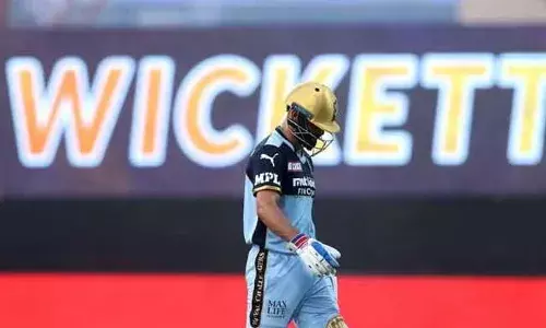 ఇలాగే ఆడితే తప్పుకోవడం కాదు.. తప్పించేస్తారు ..! ఇలాగే ఆడితే తప్పుకోవడం కాదు.. తప్పించేస్తారు ..!