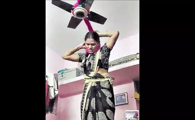 భర్త పైశాచికం.. ఉరేసుకుంటున్న భార్యను వీడియో తీసి.. భర్త పైశాచికం.. ఉరేసుకుంటున్న భార్యను వీడియో తీసి..