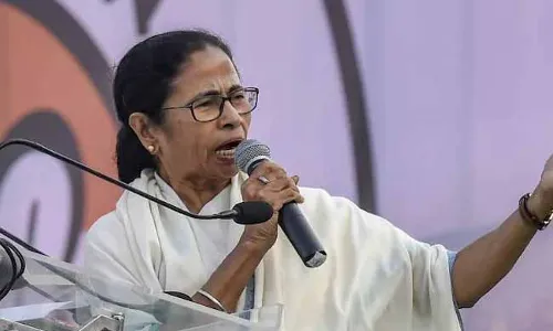 Mamata Banerjee : ప్రధాని మోదీపై మరోసారి మండిపడిన సీఎం మమతా బెనర్జీ..! Mamata Banerjee : ప్రధాని మోదీపై మరోసారి మండిపడిన సీఎం మమతా బెనర్జీ..!
