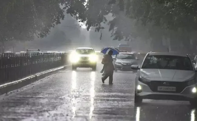 Heavy Rains: హైదరాబాద్పై గులాబ్ తుఫాన్ ఎఫెక్ట్.. Heavy Rains: హైదరాబాద్పై గులాబ్ తుఫాన్ ఎఫెక్ట్..