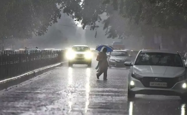 Heavy Rains: హైదరాబాద్పై గులాబ్ తుఫాన్ ఎఫెక్ట్.. Heavy Rains: హైదరాబాద్పై గులాబ్ తుఫాన్ ఎఫెక్ట్..