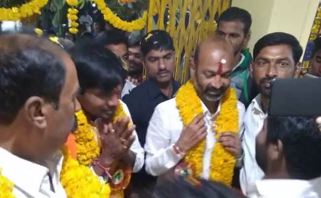 Bandi Sanjay : సిద్దిపేట జిల్లా బెజ్జంకి చేరుకున్న ప్రజా సంగ్రామయాత్ర..! Bandi Sanjay : సిద్దిపేట జిల్లా బెజ్జంకి చేరుకున్న ప్రజా సంగ్రామయాత్ర..!
