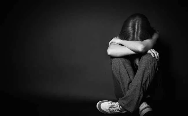 Nizamabad Gang Rape :నిజామాబాద్లో దారుణం.. యువతికి మద్యం తాగించి సామూహిక అత్యాచారం ..! Nizamabad Gang Rape :నిజామాబాద్లో దారుణం.. యువతికి మద్యం తాగించి సామూహిక అత్యాచారం ..!