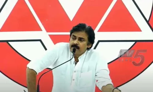 వైసీపీ నాయకులకు ఐదు వందలిస్తే.. ప్రెసిడెంట్ మెడల్ కూడా ఇచ్చేస్తారు : పవన్ వైసీపీ నాయకులకు ఐదు వందలిస్తే.. ప్రెసిడెంట్ మెడల్ కూడా ఇచ్చేస్తారు : పవన్