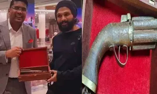 Allu Arjun : అల్లు అర్జున్ కి అభిమాని స్పెషల్ గిఫ్ట్ .. 160 ఏళ్ల ..! Allu Arjun : అల్లు అర్జున్ కి అభిమాని స్పెషల్ గిఫ్ట్ .. 160 ఏళ్ల ..!