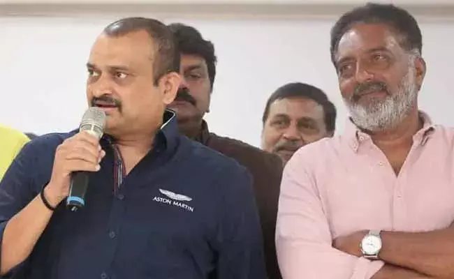 Bandla Ganesh : ప్రకాష్ రాజ్ ట్వీట్.. ఒకే ఓటు బండ్లకి వేయండి.. గణేష్ రీట్వీట్..! Bandla Ganesh : ప్రకాష్ రాజ్ ట్వీట్.. ఒకే ఓటు బండ్లకి వేయండి.. గణేష్ రీట్వీట్..!