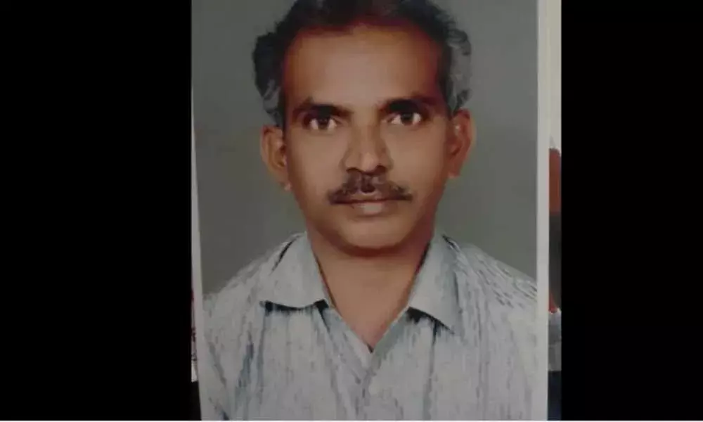 నాలాలో కొట్టుకుపోయిన వ్యక్తి.. సిగరెట్ తాగేందుకు వెళ్లి..! నాలాలో కొట్టుకుపోయిన వ్యక్తి.. సిగరెట్ తాగేందుకు వెళ్లి..!