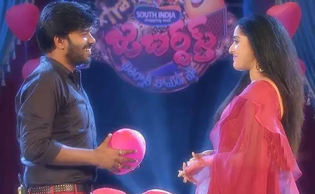 Sudheer Rashmi Relationship: సుధీర్, రష్మీ పెళ్లి చేసుకోరని రాసిస్తానంటున్న.. Sudheer Rashmi Relationship: సుధీర్, రష్మీ పెళ్లి చేసుకోరని రాసిస్తానంటున్న..