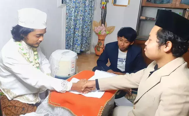 Divorce: గోల చేయలేదంట.. పెళ్లయిన 4 రోజులకే విడాకులు Divorce: గోల చేయలేదంట.. పెళ్లయిన 4 రోజులకే విడాకులు