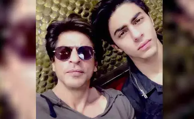 Aryan Khan : ముంబైలో భారీ డ్రగ్స్ .. అదుపులోకి షారుఖ్ ఖాన్ కుమారుడు..! Aryan Khan : ముంబైలో భారీ డ్రగ్స్ .. అదుపులోకి షారుఖ్ ఖాన్ కుమారుడు..!