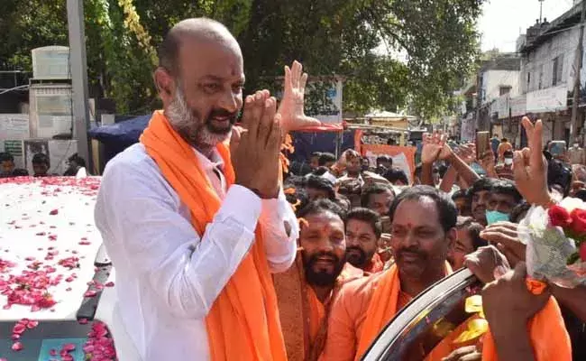 Bandi sanjay : హుజురాబాద్ లో బీజేపీ గెలిస్తే.. సీఎం కేసీఆర్ రాజీనామా చేస్తాడా :  బండి సంజయ్ Bandi sanjay : హుజురాబాద్ లో బీజేపీ గెలిస్తే.. సీఎం కేసీఆర్ రాజీనామా చేస్తాడా :  బండి సంజయ్