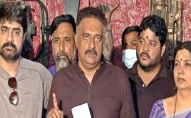 Prakash Raj : విష్ణు ప్యానల్ పై ప్రకాశ్ రాజ్ 60 ఓట్ల ఆరోపణ Prakash Raj : విష్ణు ప్యానల్ పై ప్రకాశ్ రాజ్ 60 ఓట్ల ఆరోపణ