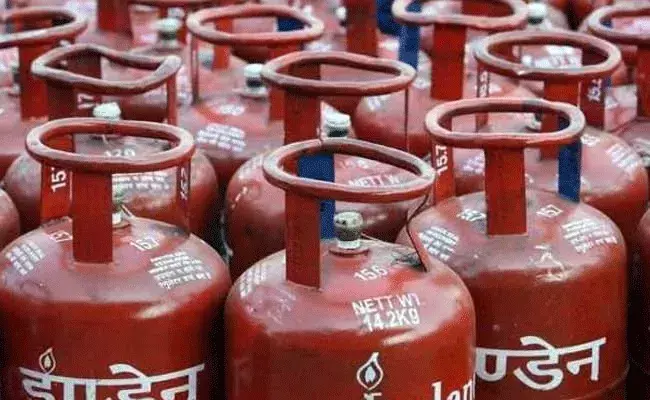 LPG Cylinder Price: మళ్లీ పెరిగిన ఎల్‌పీజీ సిలిండర్ ధర.. ఈసారి ఎంతంటే..