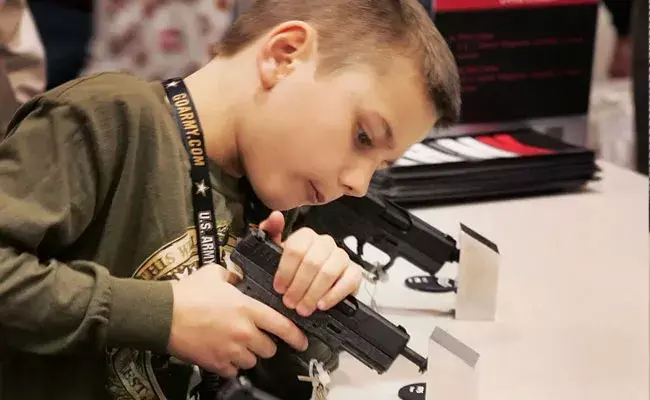 America: ప్రైవేట్ స్కూల్‌లో కాల్పులు.. విద్యార్థి చేతిలో..