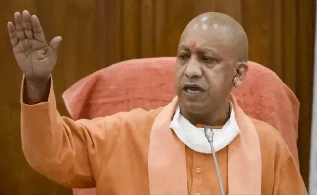 Uttar Pradesh: యువతకు ఉచితంగా ట్యాబ్లెట్లు, స్మార్ట్ఫోన్లు..: సర్కార్ నిర్ణయం Uttar Pradesh: యువతకు ఉచితంగా ట్యాబ్లెట్లు, స్మార్ట్ఫోన్లు..: సర్కార్ నిర్ణయం