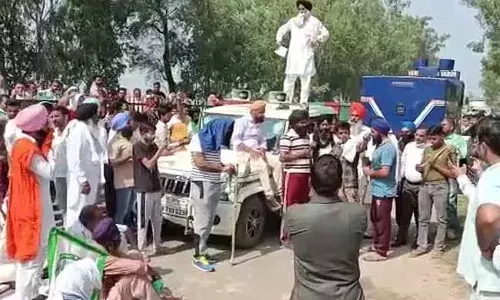Haryana : లఖింపూర్ ఖేరీ ఘటన తరహాలో హర్యానాలో మరో ఘటన..కారు ఢీకొట్టి..! Haryana : లఖింపూర్ ఖేరీ ఘటన తరహాలో హర్యానాలో మరో ఘటన..కారు ఢీకొట్టి..!