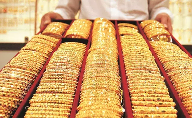 Gold and Silver Rates Today: బంగారం బాటలోనే వెండి ధరలు.. స్వల్పంగా.. Gold and Silver Rates Today: బంగారం బాటలోనే వెండి ధరలు.. స్వల్పంగా..