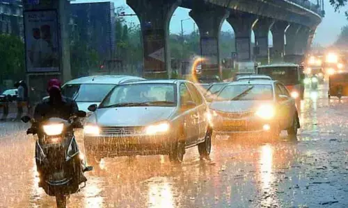 HYD Rain: భాగ్యనగరంలో భారీ వర్షం.. లోతట్ట ప్రాంతాలన్ని జలమయం