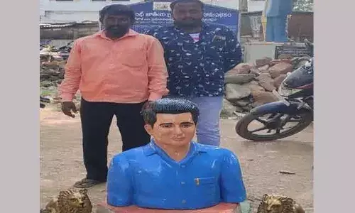 sonu sood : అభిమానం ఇలా... కూలీ పనులు చేసిన డబ్బులతో సోనూసూద్ విగ్రహం..! sonu sood : అభిమానం ఇలా... కూలీ పనులు చేసిన డబ్బులతో సోనూసూద్ విగ్రహం..!